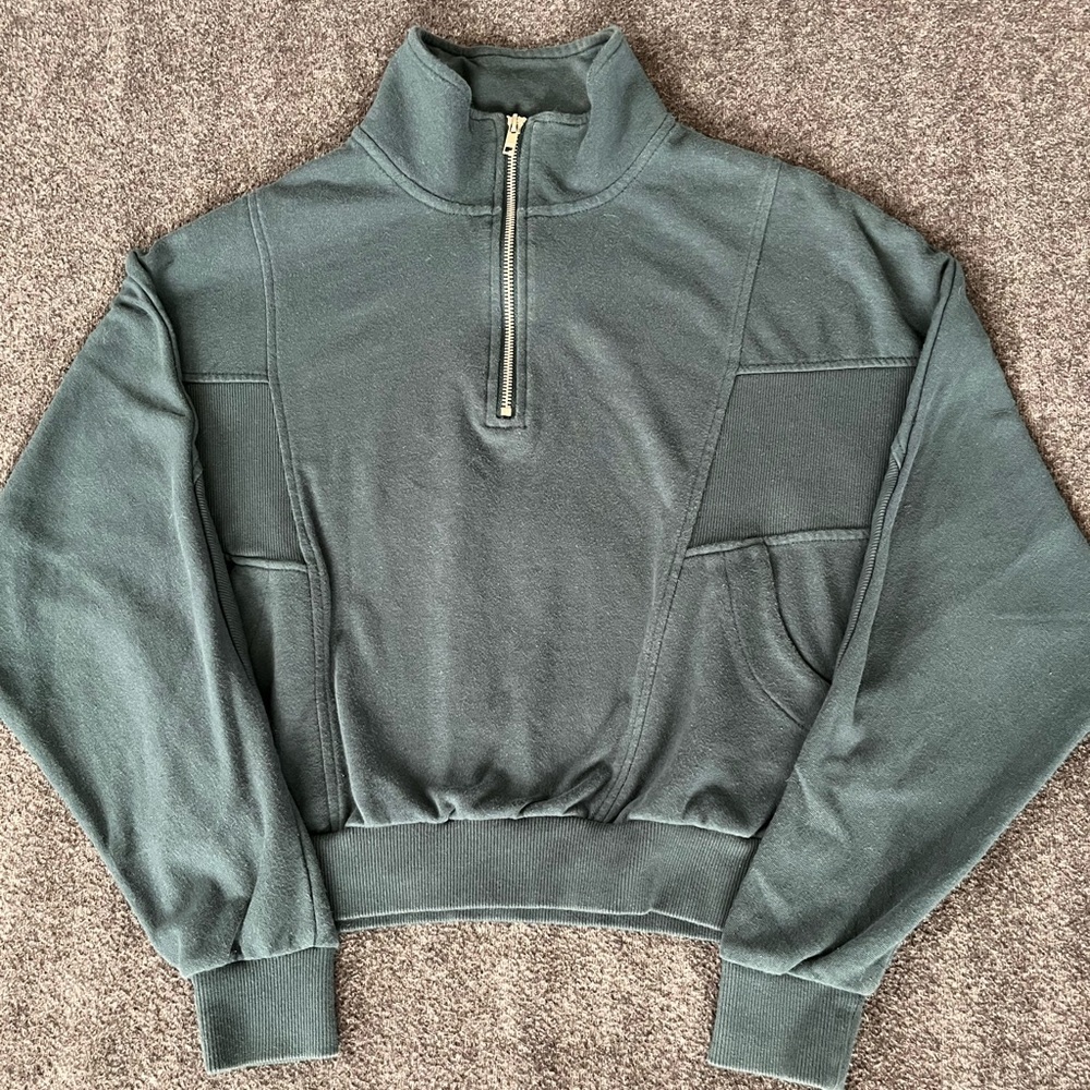 Women’s Garage Forest Green Hipster Pullover
Size XS